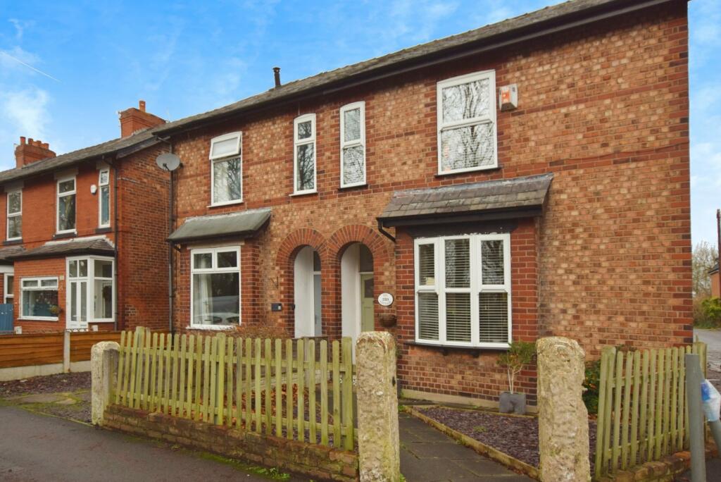 3 bedroom semidetached house for sale in Glebelands Road, Sale