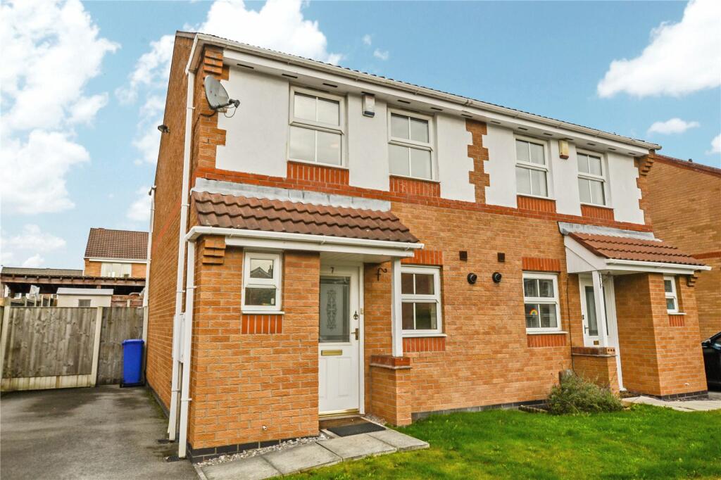 2 bedroom semi-detached house for rent in Inglesham Close, Manchester, M23