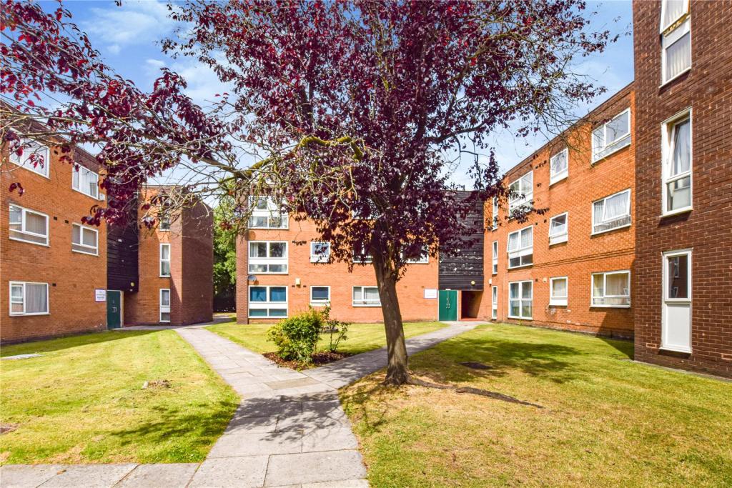 2 bedroom flat for sale in Altrincham Road, Manchester, M23