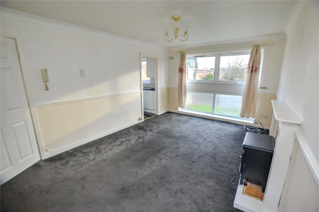 2 bedroom flat for sale in Altrincham Road, Manchester, M23