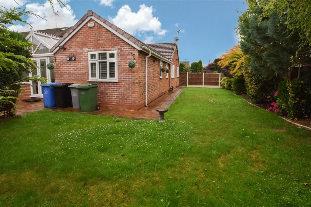 2 bedroom bungalow for sale in Taunton Road, Sale, Greater Manchester, M33