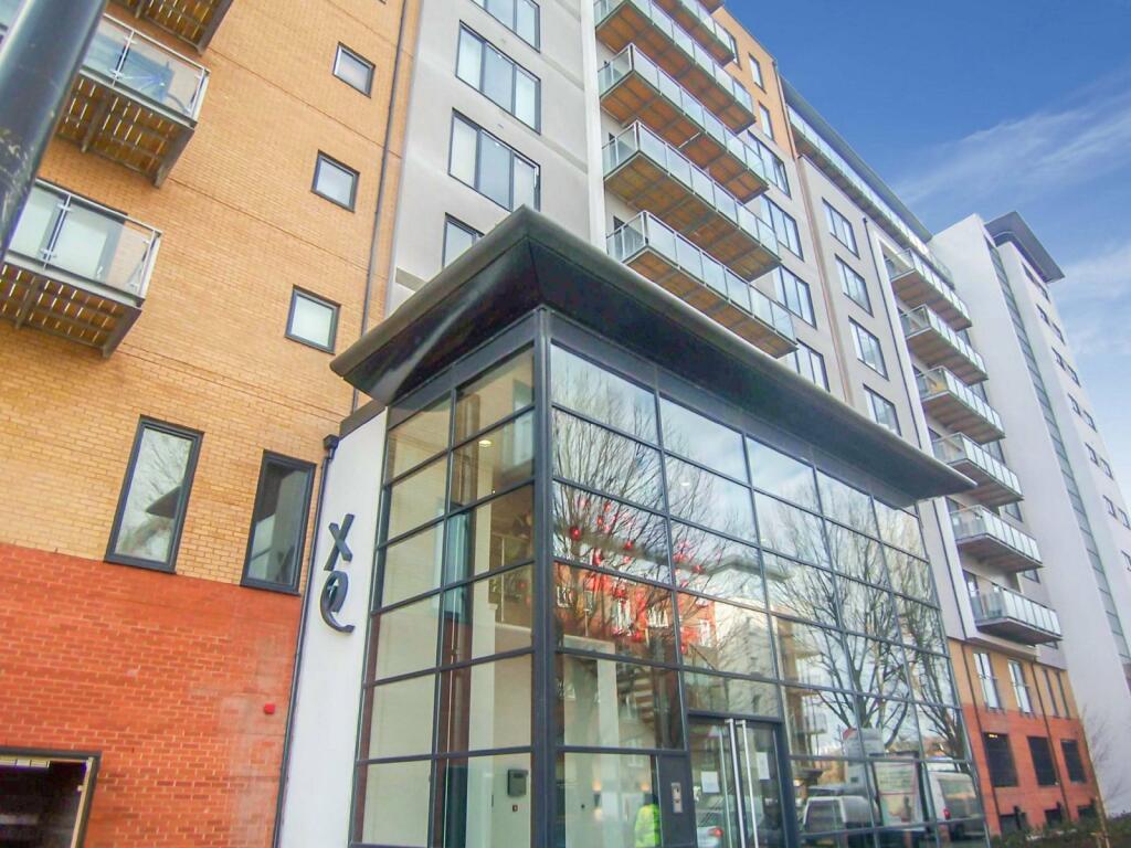 2 bedroom flat for sale in XQ7 Building, Taylorson Street South