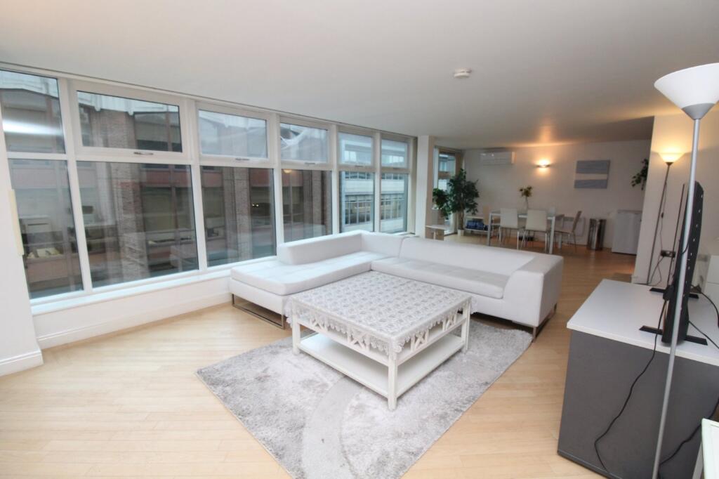 Main image of property: W3, 51 Whitworth Street West, Southern Gateway, Manchester, M1