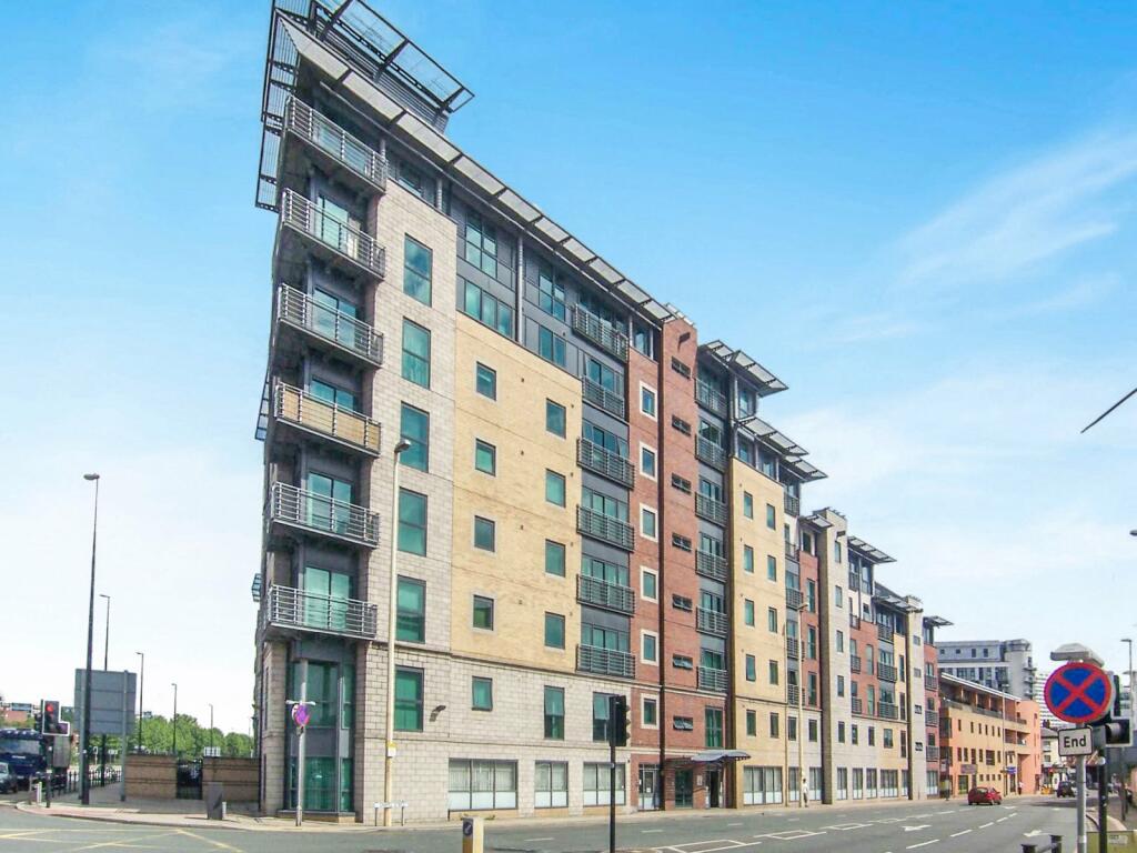 2 bedroom flat for rent in City Point, 156 Chapel Street, City Centre, Salford, M3