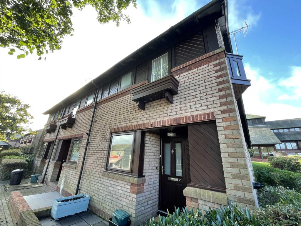 Main image of property: 2 Gossoms Ryde Berkhamsted Hertfordshire