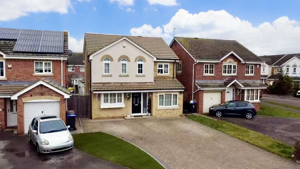 4 bedroom detached house for sale in Fosberry Close, Wootton Fields