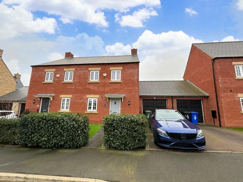 3 bedroom semi-detached house for sale in Poppyfield Road, Wootton, Northampton NN4
