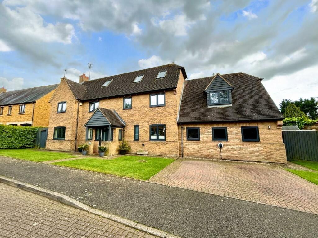 5 bedroom detached house for sale in The Mullions, Wootton, Northampton NN4