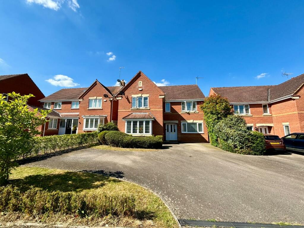 4 bedroom detached house for sale in Spartan Close, Wootton Fields