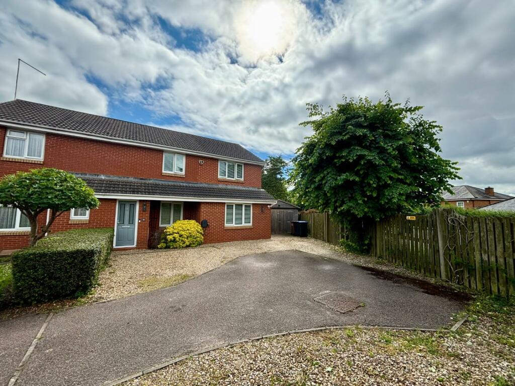 4 bedroom semidetached house for sale in Tate Grove, Hardingstone