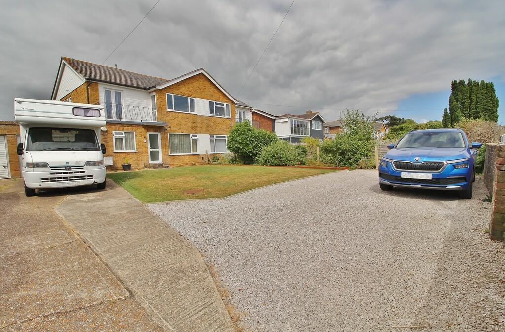 2 bedroom ground floor flat for sale in Sea Front, Hayling Island, PO11