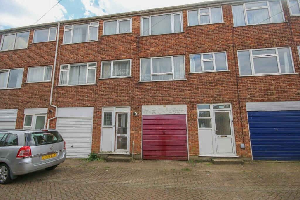 Main image of property: Lynwood Terrace, King's Lynn, PE30