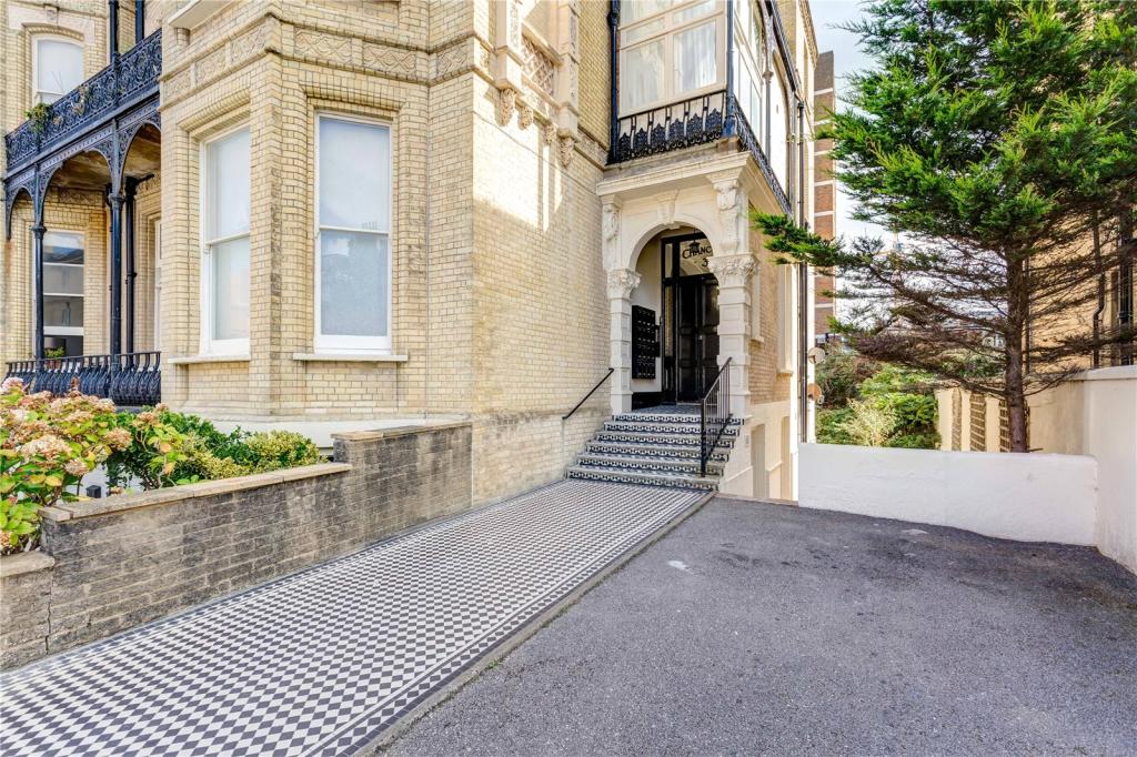 Studio apartment for sale in Third Avenue, Hove, East Sussex, BN3