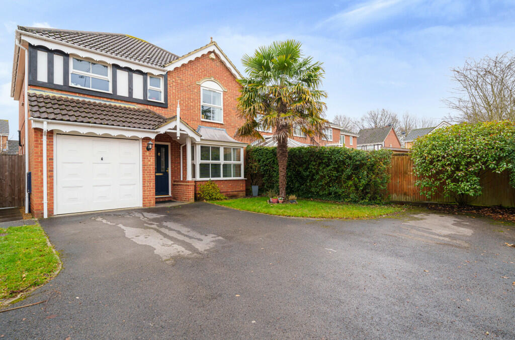 4 bedroom detached house for sale in Seddon Hill, Warfield, Bracknell, RG42