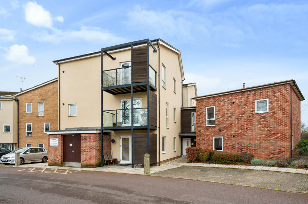 2 bedroom apartment for sale in Hampden Crescent, Bracknell, Berkshire