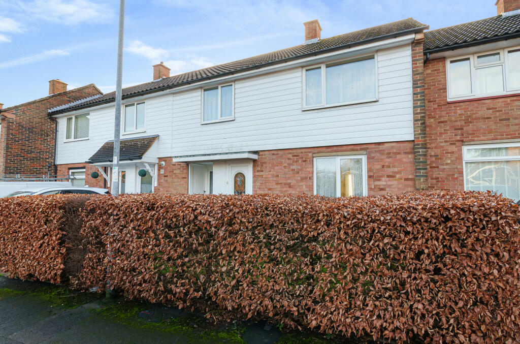 3 bedroom terraced house for sale in Longwater Road, Bracknell