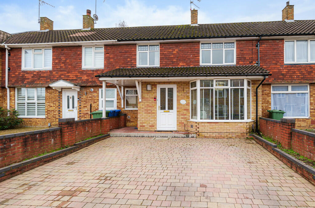 3 bedroom terraced house for sale in Merryhill Road, Bracknell