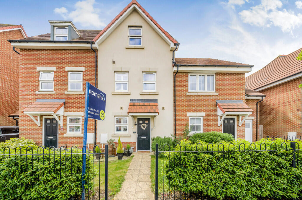 4 bedroom terraced house for sale in Chapman Drive, Binfield, Bracknell