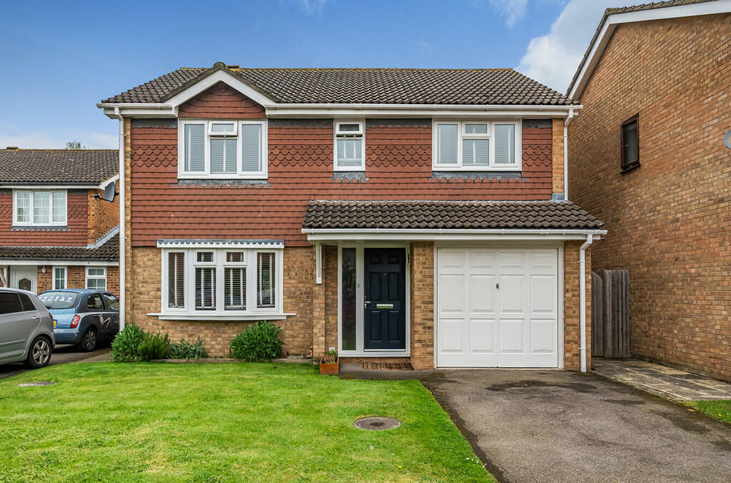4 bedroom detached house for sale in Eddington Road, Bracknell