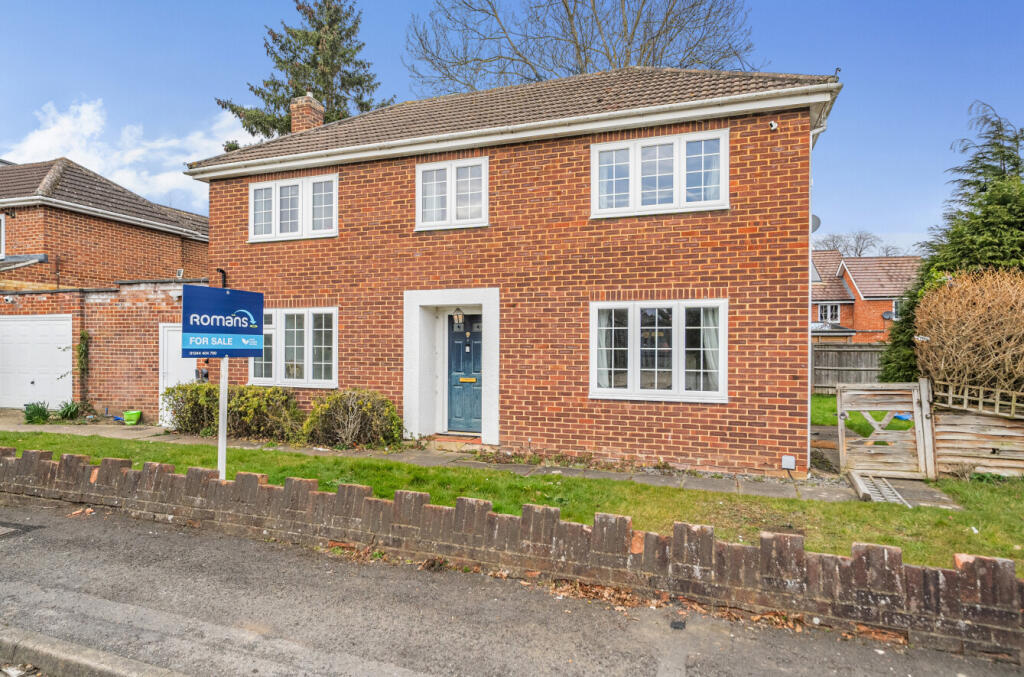 Main image of property: Manor Close, Bracknell, Berkshire