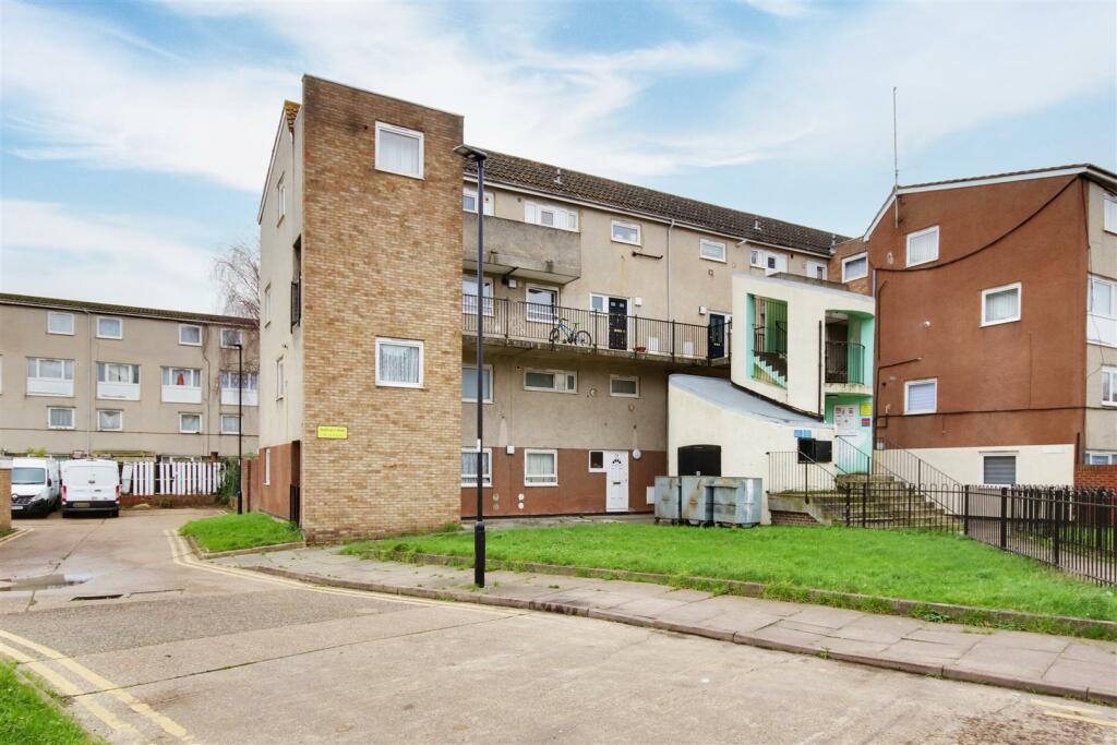 Main image of property: Hadrians Ride, Enfield