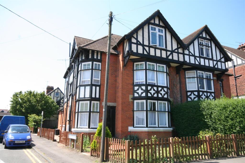 Main image of property: Bedsit 2 14B Albert Road Ashford Kent