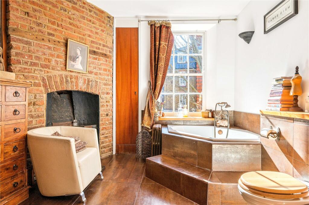 4 bedroom terraced house for sale in Leather Lane, London, EC1N