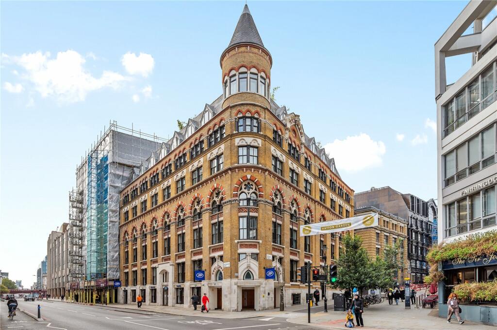 3 bedroom apartment for sale in Farringdon Road, London, EC1M
