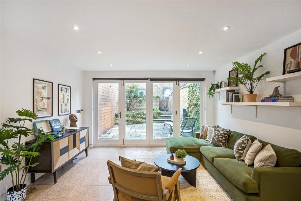 Main image of property: Abney Gardens, London, N16