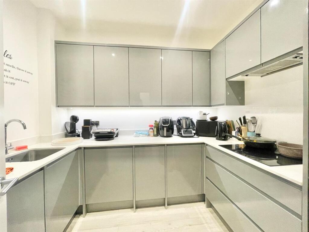 Main image of property: FOR SALE, Three Bedroom Flat, London E10