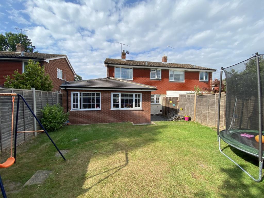 5 bedroom semidetached house for sale in Greenleas Close, Yateley, Hampshire, GU46