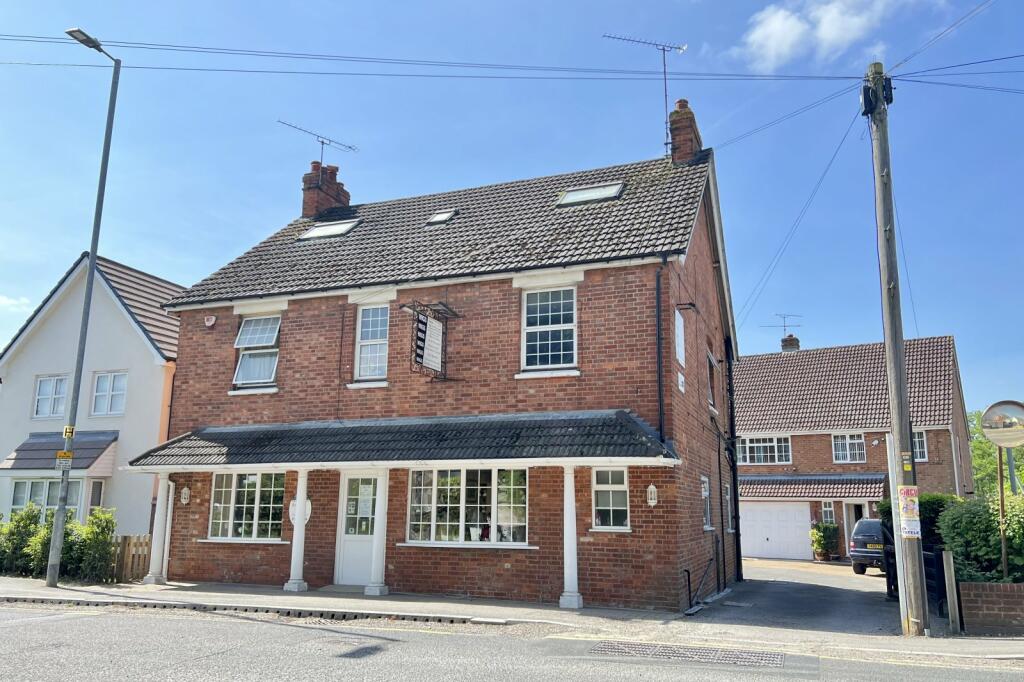 4 bedroom detached house for sale in High Street, Sandhurst, Berkshire