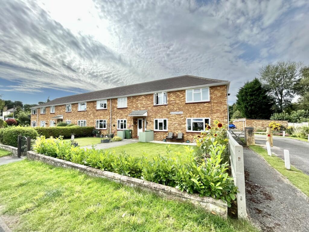 2 bedroom for sale in College Road, College Town, Sandhurst