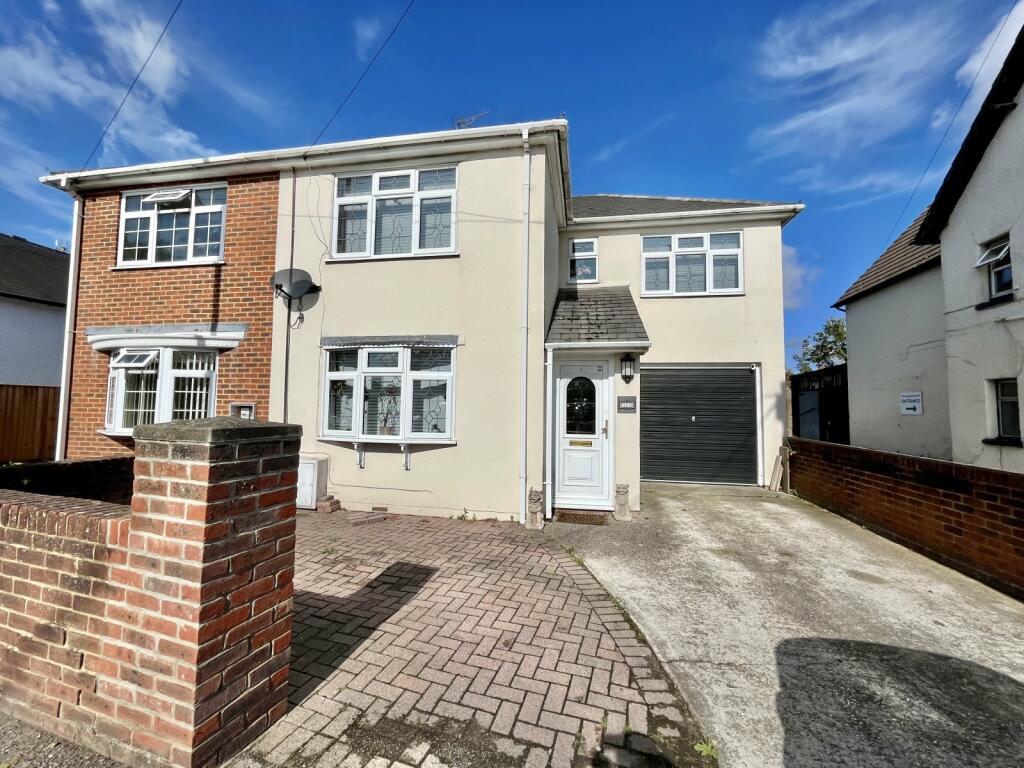 3 bedroom semidetached house for sale in Yorktown Road, Sandhurst