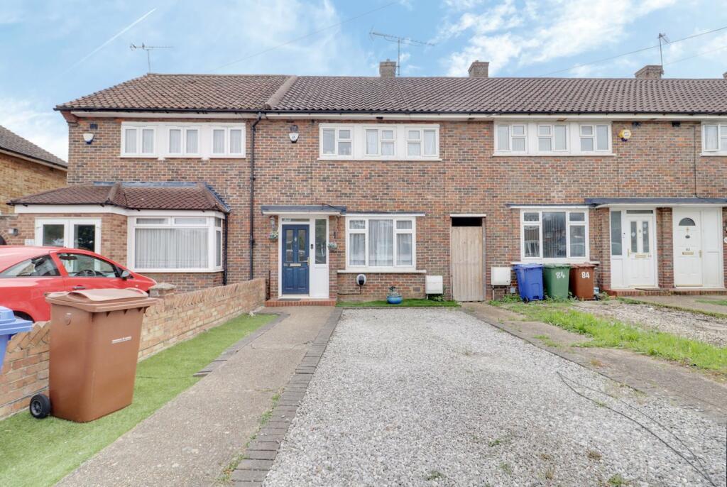 3 bedroom terraced house for sale in Nethan Drive, Aveley, RM15