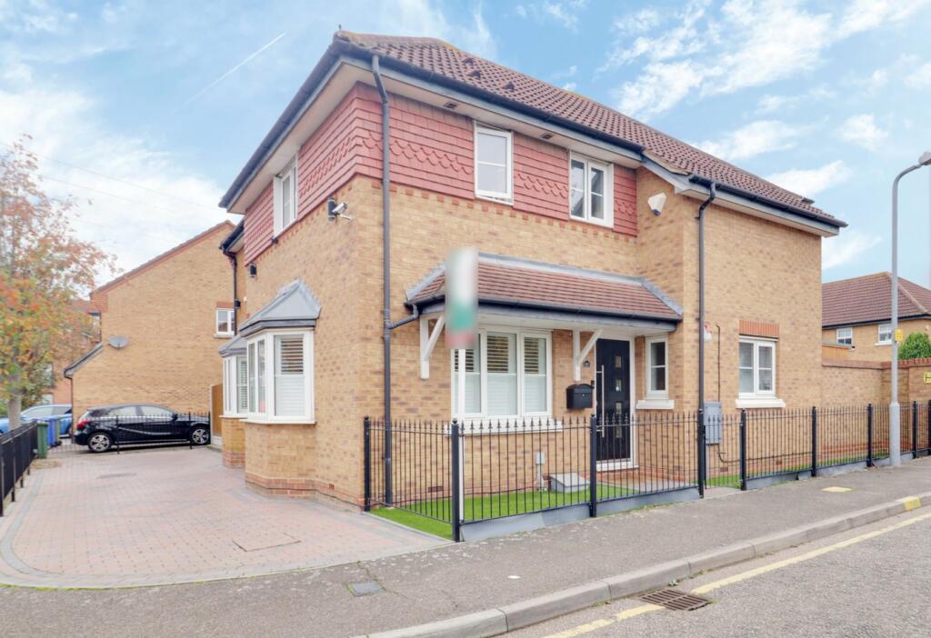 5 bedroom detached house for sale in Francisco Close, Chafford Hundred