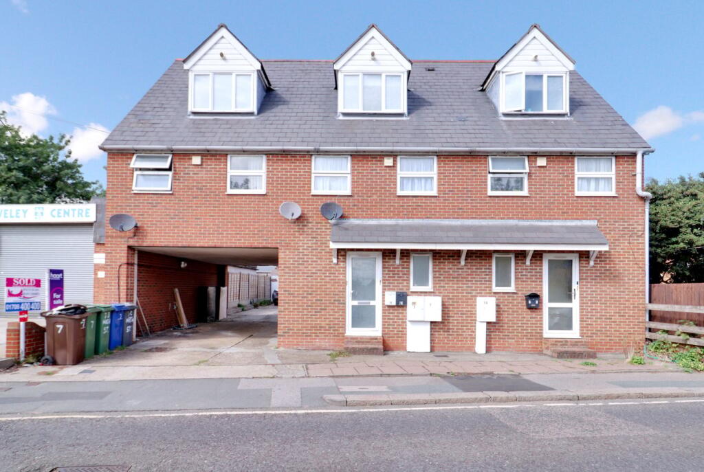 Main image of property: High Street, Aveley, South Ockendon, RM15