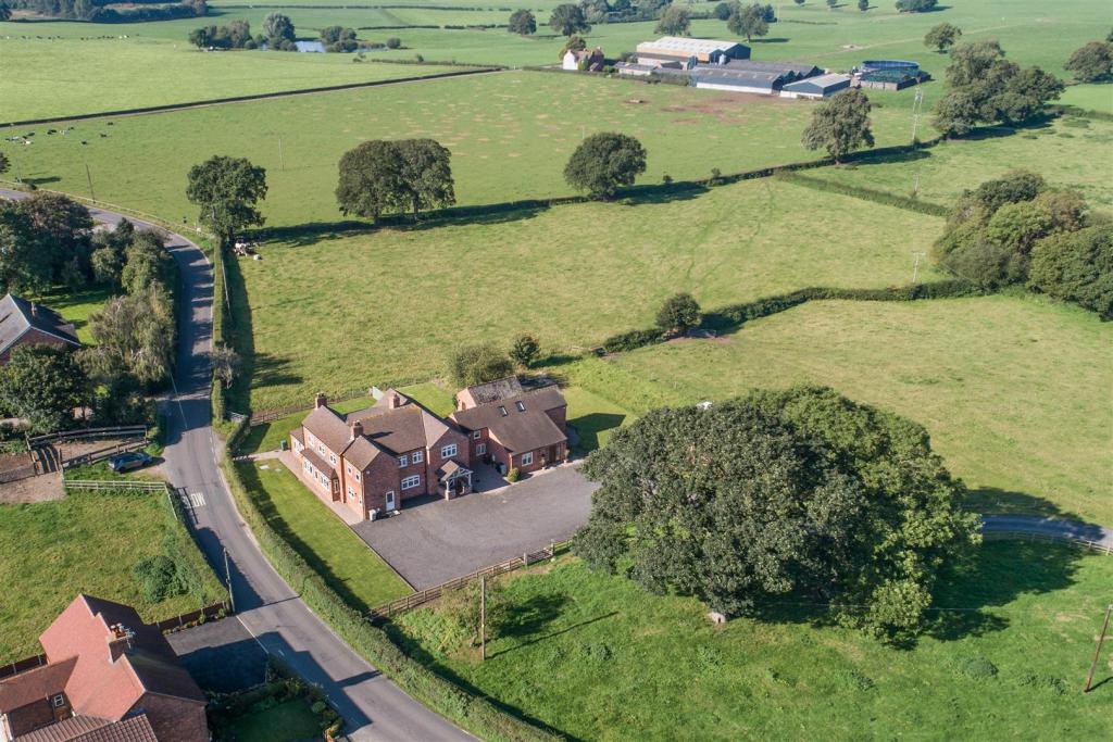 4 bedroom farm house for sale in Hough, Cheshire, CW2