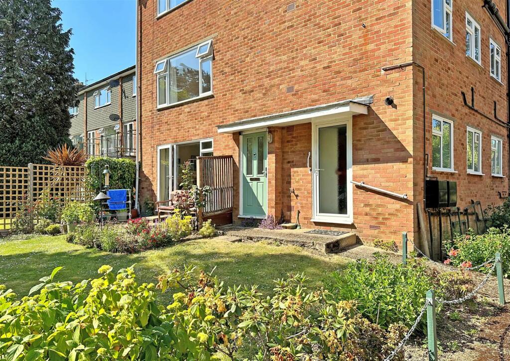 2 bedroom flat for sale in Somers Road, Reigate, RH2