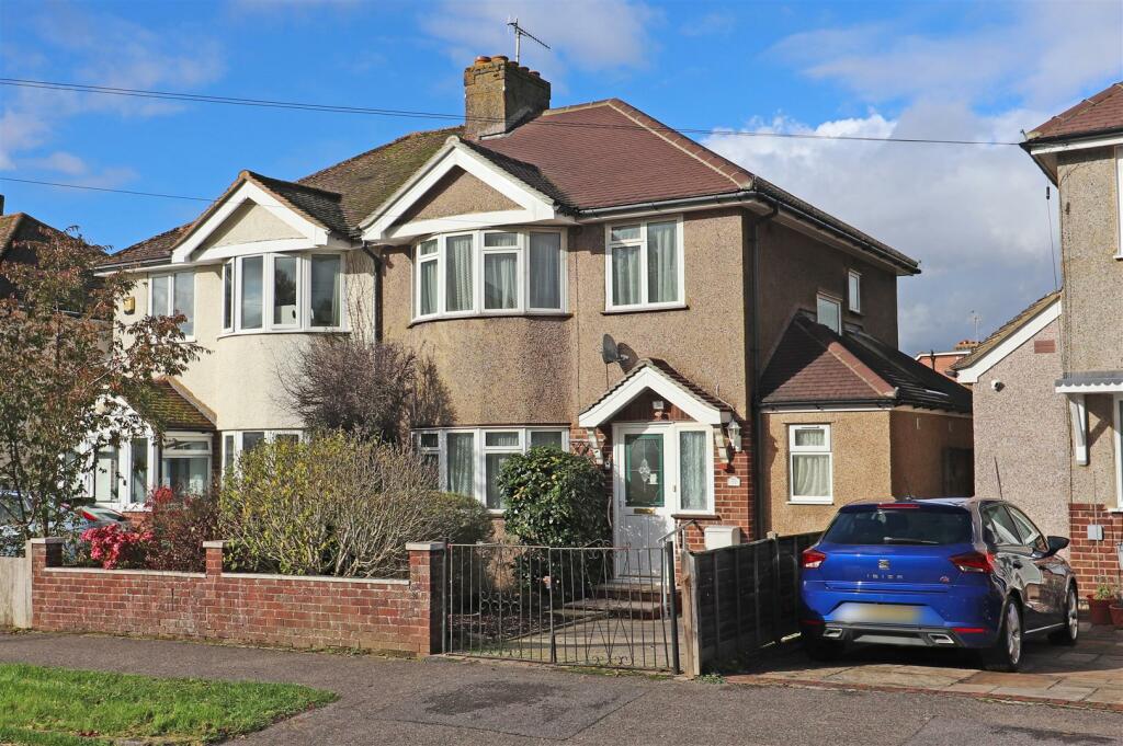 3 bedroom semidetached house for sale in Shirley Avenue, Redhill, RH1