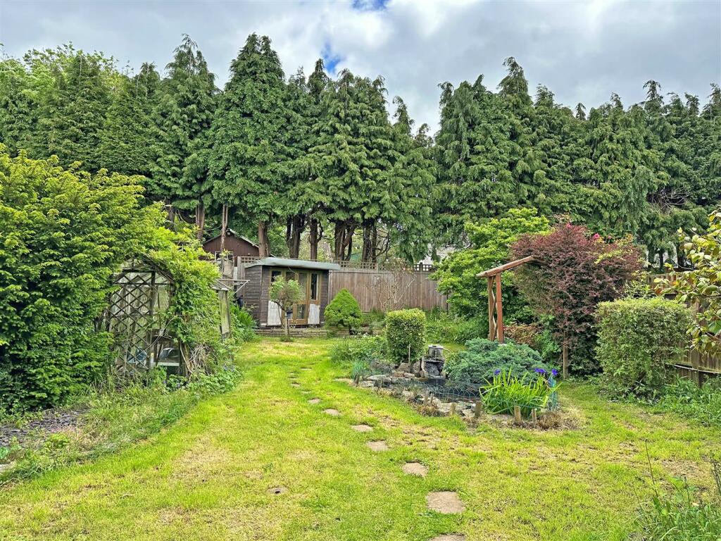 4 bedroom semidetached house for sale in Westway Gardens, Redhill, RH1