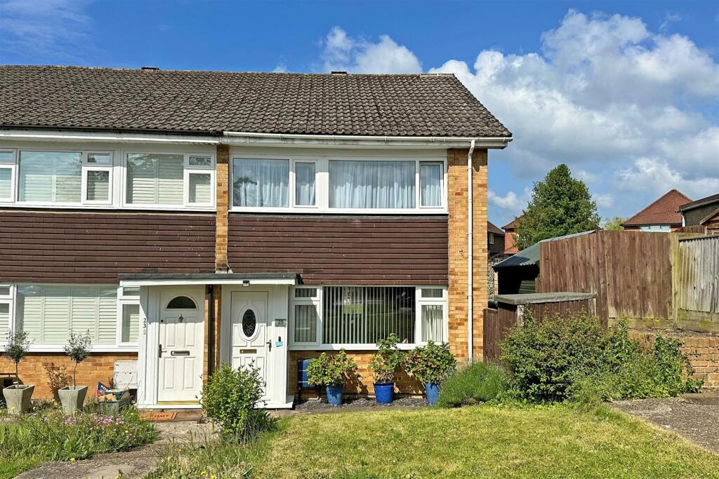 3 bedroom end of terrace house for sale in Ash Close, Merstham, Redhill, RH1