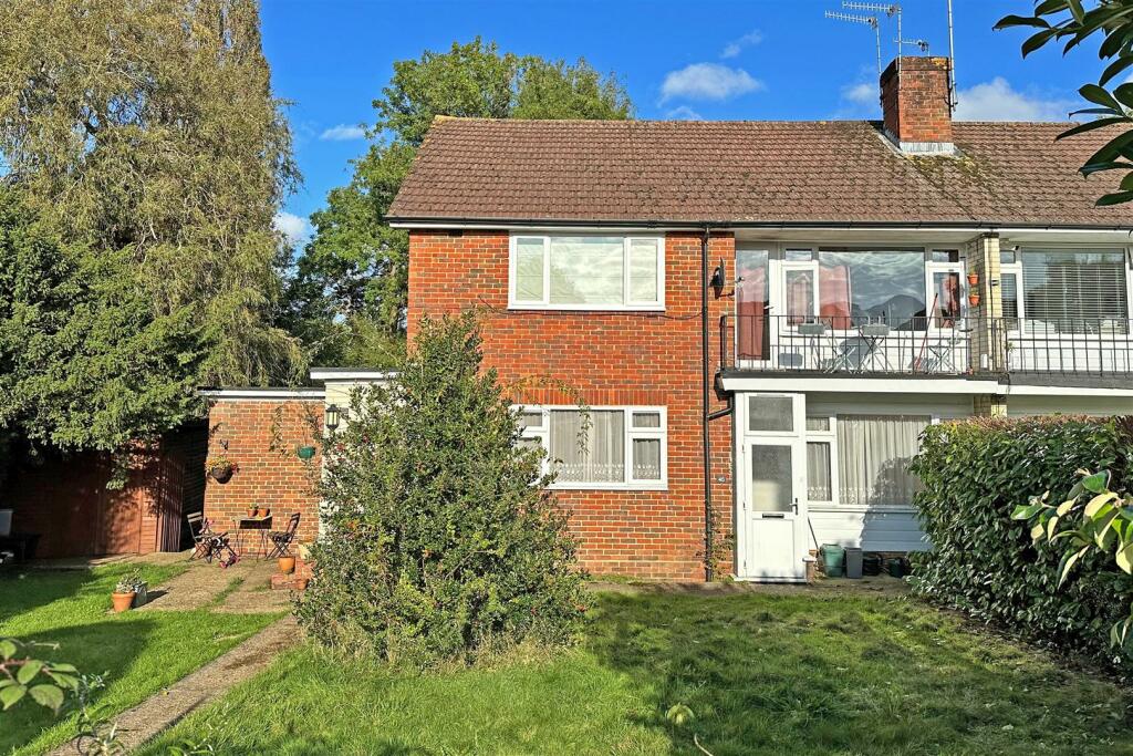 2 bedroom for sale in Brooklands Way, Redhill, RH1