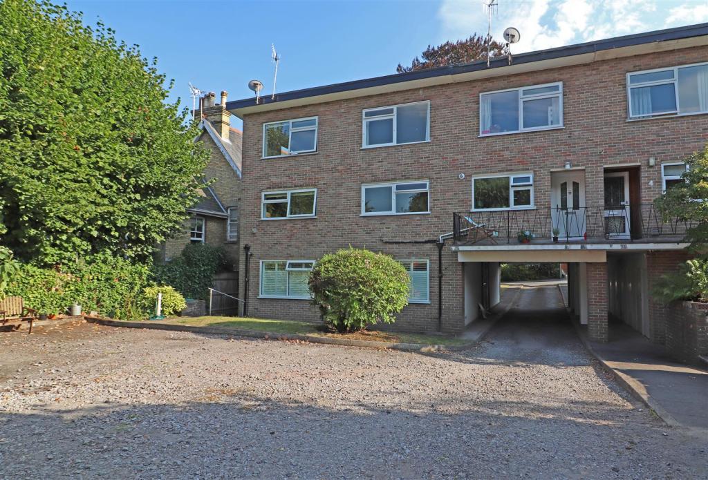 2 bedroom for sale in 139 Blackborough Road, Reigate, RH2