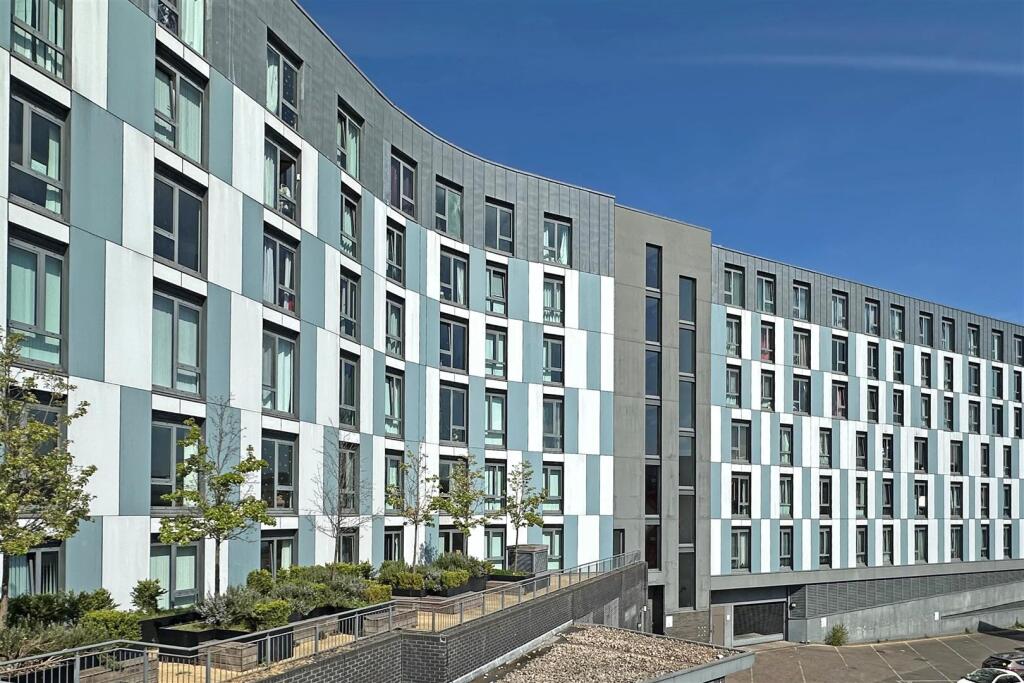 Main image of property: Queensway, Redhill