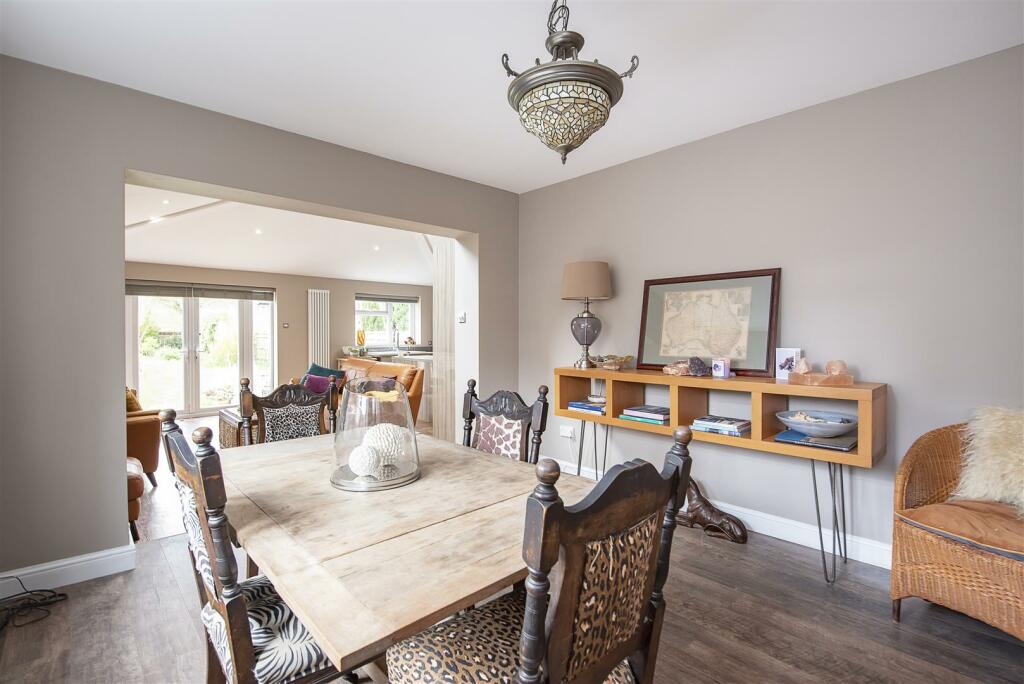 4 bedroom detached house for sale in Nightingale Road, Wendover