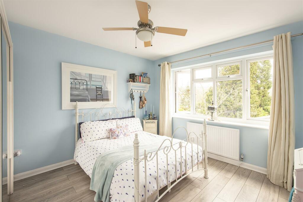 4 bedroom detached house for sale in Nightingale Road, Wendover