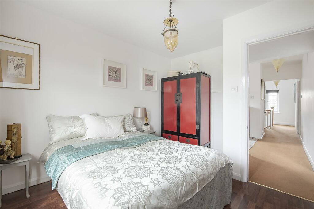 4 bedroom detached house for sale in Nightingale Road, Wendover