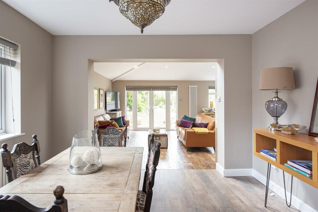 4 bedroom detached house for sale in Nightingale Road, Wendover