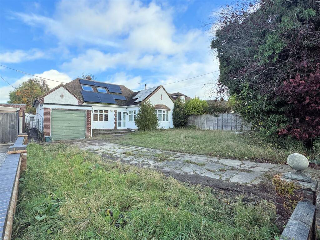 5 bedroom detached house for sale in Tring Hill, Tring, HP23